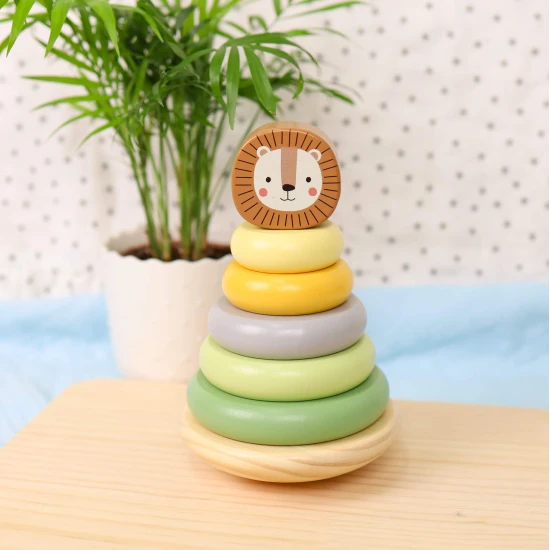 Drevená pyramída Lev