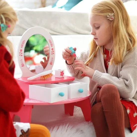 Kozmetický stolík pre malé parádnice
