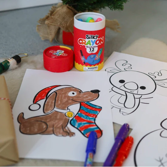 Vianočný set pre malých umelcov – 12 voskoviek a 12 fixiek