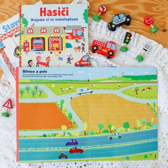 Titul obsahuje 10 farebných strán a 3 listy plné znovu použiteľných samolepiek