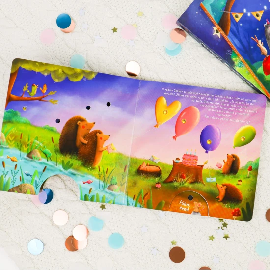 Fúkni na knižku a nechaj rozžiariť svetielka! Začítaj sa do knižky o zvieratkách v lese, ktoré sa majú rady, v rodinách aj medzi priateľmi.