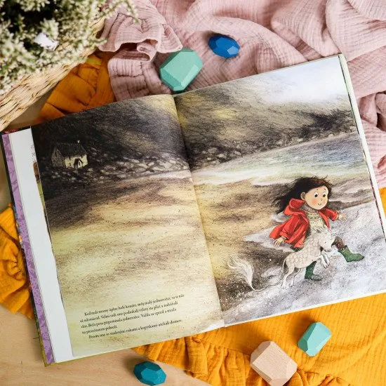 Krásna obrázková kniha, ktorá je ideálnym darčekom pre milovníkov jednorožcov.