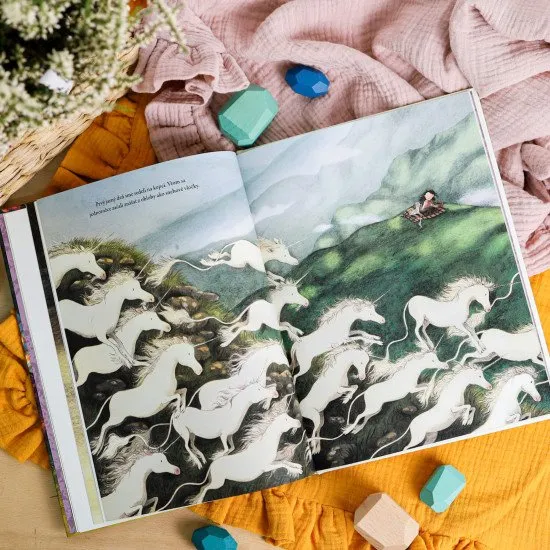 Krásna obrázková kniha, ktorá je ideálnym darčekom pre milovníkov jednorožcov.