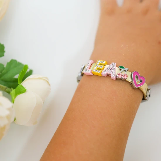 Prívesok písmeno L na detský náramok s menom Nojomojo