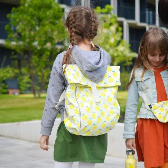 Žltý mestský batoh „messenger“ pre deti Citróny 15 l Petit Jour