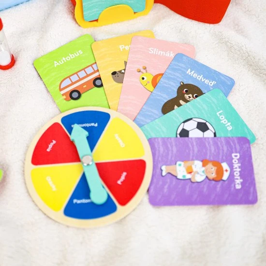 Zábavná rodinná hra Hádaj, kto som! – Hádanie zvieratiek a predmetov s pantomímou