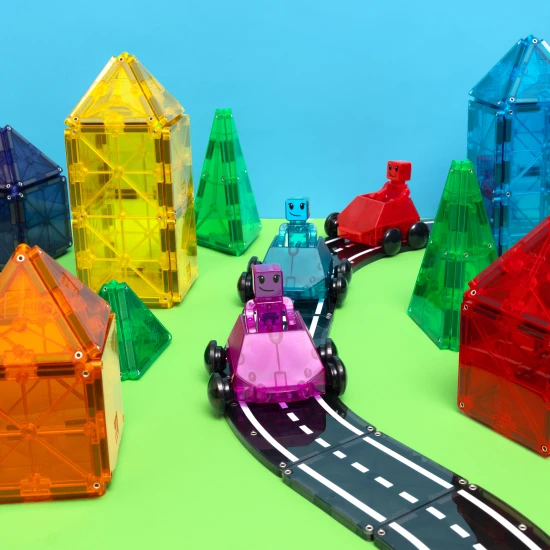 Pripravte sa na preteky s magnetickou stavebnicou Dashers.