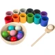 Montessori drevená hra pre deti s farebnými guličkami, lyžicou a kalíškom na rozvoj motoriky a zmyslov.