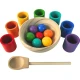 Montessori drevená hra pre deti s farebnými guličkami, lyžicou a kalíškom na rozvoj motoriky a zmyslov.