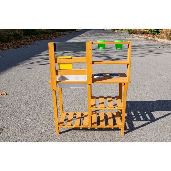 Drevená záhradná kuchynka s drezom