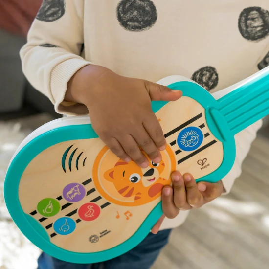 Hračka hudobná drevená ukulele Magic Touch HAPE 6m+ Baby Einstein 12609-6