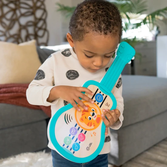Hračka hudobná drevená ukulele Magic Touch HAPE 6m+ Baby Einstein 12609-6