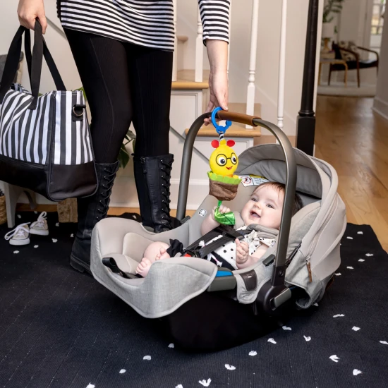 Hračka s hrkálkou naťahovacia na C krúžku Cal-a-Puller™ 0m+ Baby Einstein 16887-6