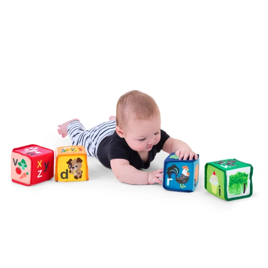 Hračka textilná kocky abeceda Alpha Stacks™ 4ks, 3m+ Baby Einstein 17304-4