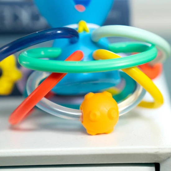 Hryzačka/hrkálka Opus’s Shake & Soothe™ 0m+ Baby Einstein 13157-6