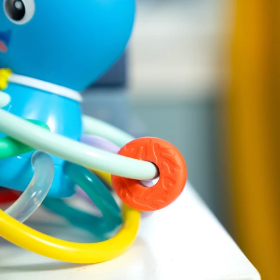 Hryzačka/hrkálka Opus’s Shake & Soothe™ 0m+ Baby Einstein 13157-6