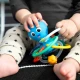 Hryzačka/hrkálka Opus’s Shake & Soothe™ 0m+ Baby Einstein 13157-6