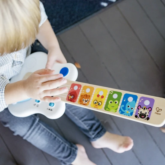 Táto drevená hračka je vybavená ocenenou technológiou Magic Touch, vďaka ktorej máte hudbu na dosah ruky