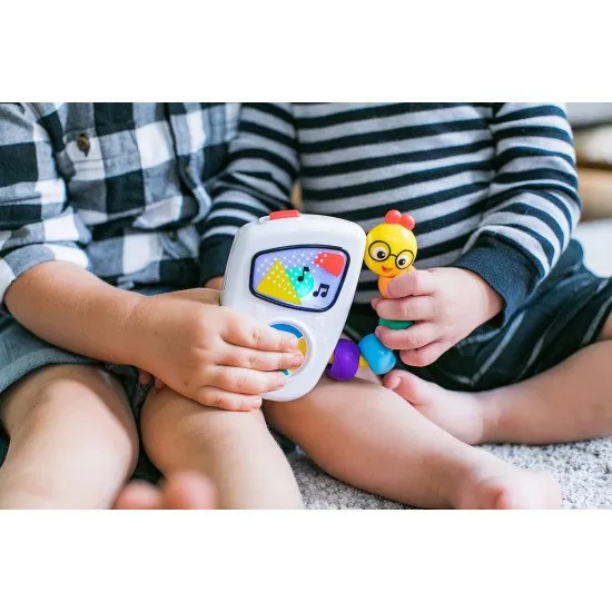 Baby Einstein Hudobný prehrávač Táto ocenená hudobná hračka bude určite patriť k najobľúbenejším hračkám pre vašich malých hudobníkov.