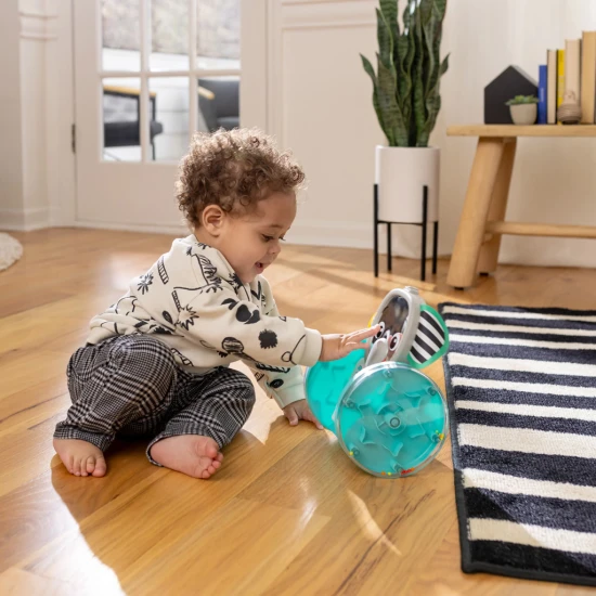 Baby Einstein Hudobný slon Váľajte sa, skúmajte a učte sa s interaktívnou plaziacou hračkou Baby Einstein.