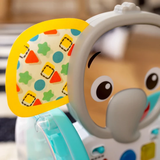 Baby Einstein Hudobný slon Váľajte sa, skúmajte a učte sa s interaktívnou plaziacou hračkou Baby Einstein.