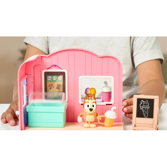 Bluey Obchod so zmrzlinou – mini hracia súprava s figúrkou Bingo a doplnkami.