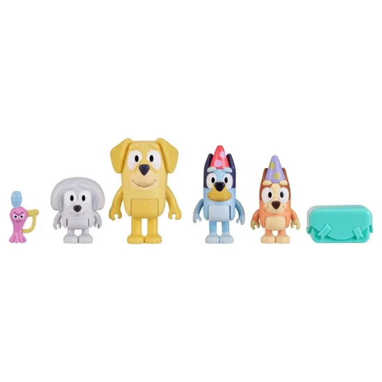 Moose Toys Bluey Putovný balík Set – 4 figúrky a 2 doplnky.