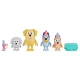 Moose Toys Bluey Putovný balík Set – 4 figúrky a 2 doplnky.