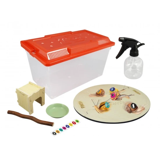 Drevený domček pre slimáky s rozprašovačom na vlhkosť – ideálne útočisko pre záhradných slimákov