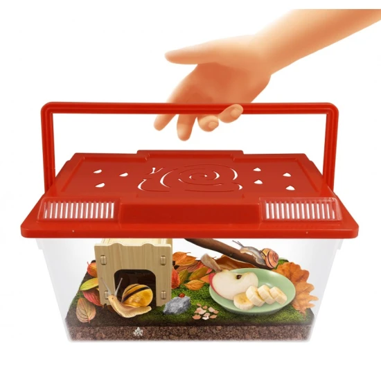 Drevený domček pre slimáky s rozprašovačom na vlhkosť – ideálne útočisko pre záhradných slimákov