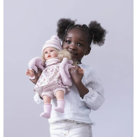 Llorens bábika s mäkkým tkaninovým telom a vláskami – 40 cm, ručne vyrobená v Španielsku