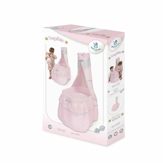 Pojazdná postieľka pre bábiky DeCuevas 51075 s nebesami a perinkou z kolekcie Sophie 2025 v jemnom ružovom dizajne.