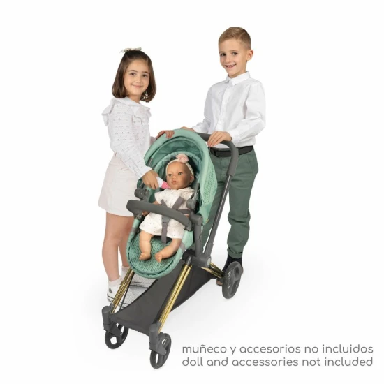 Skladací kočík pre bábiky DeCuevas 81773 Capriccio 2025 v mentolovo zelenej farbe s odnímateľnou korbičkou a taškou