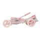 Skladací kočík pre bábiky DeCuevas 85079 KOALA 2024 - 60 cm s ozdobným batôžkom a kvetinovým medvedíkovým motívom v jemnej ružovej a bielej farbe.