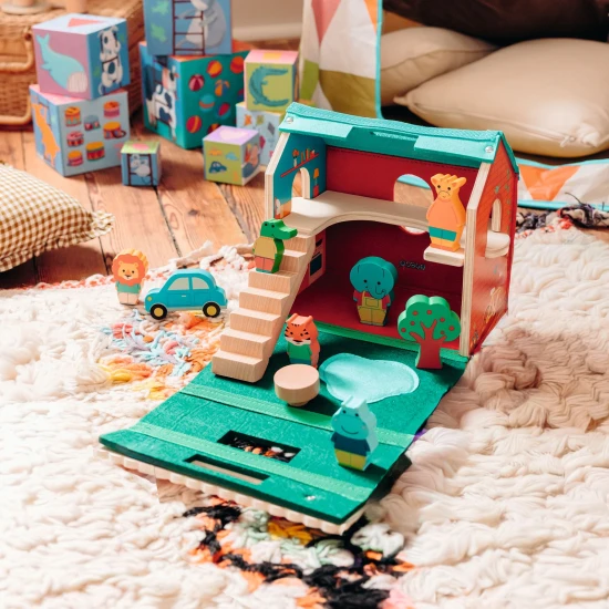 Drevený domček so zvieratkami SoftiHouse