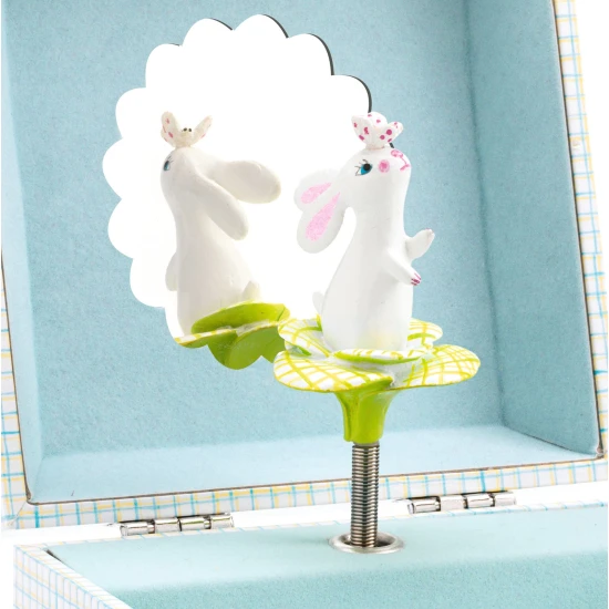 Zajačik: hracia skrinka so zásuvkou