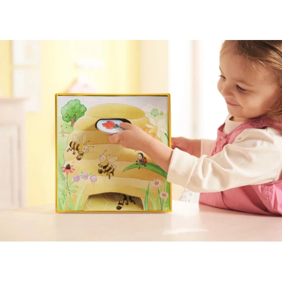 Detská kooperatívna hra Včielka Hanka s drevenou včielkou a farebnými kvetinami.