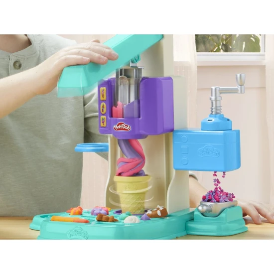 Hasbro Play-Doh zakrivená zmrzlináreň Hasbro Play-Doh zakrivená zmrzlináreň