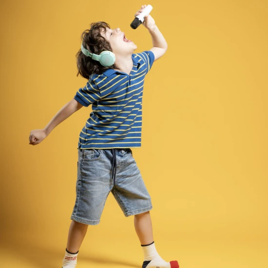 Detské bezdrôtové slúchadlá Kiddoboo Ocean Mint s LED svetlom a kvalitným zvukom – bezpečné a štýlové slúchadlá pre deti od 6 rokov.