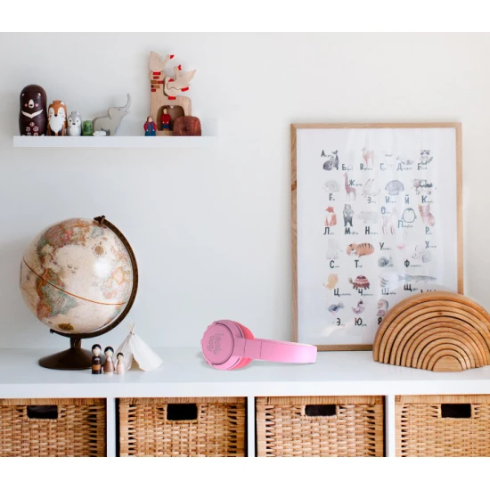 Detské bezdrôtové slúchadlá Kiddoboo Flamingo Pink s LED svetlom a kvalitným mikrofónom – bezpečné a štýlové slúchadlá pre deti od 6 rokov.