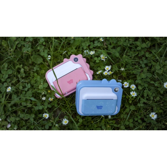 Detský fotoaparát Kiddoboo FotoFun 2 Dino Pink – ružový instantný foťák pre deti s okamžitou tlačou, farebnými fixkami a zábavnými rámikmi na fotografie.