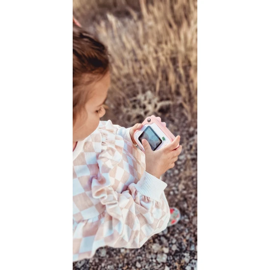 Detský fotoaparát Kiddoboo FotoFun 2 Dino Pink – ružový instantný foťák pre deti s okamžitou tlačou, farebnými fixkami a zábavnými rámikmi na fotografie.