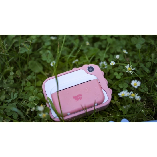 Detský fotoaparát Kiddoboo FotoFun 2 Dino Pink – ružový instantný foťák pre deti s okamžitou tlačou, farebnými fixkami a zábavnými rámikmi na fotografie.