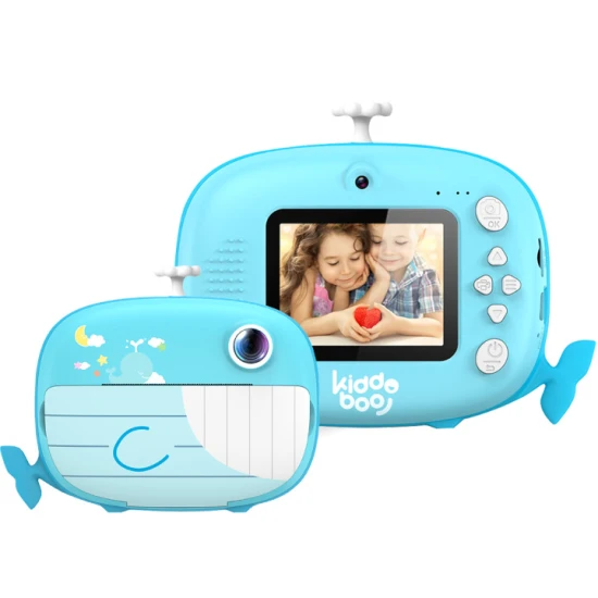 Detský fotoaparát Kiddoboo FotoFun 2 Whale Blue – modrý instantný foťák pre deti s okamžitou tlačou, farebnými fixkami a zábavnými rámikmi na fotografie.