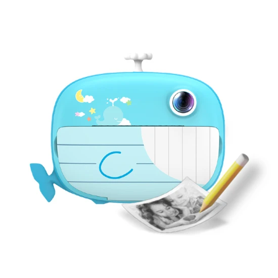 Detský fotoaparát Kiddoboo FotoFun 2 Whale Blue – modrý instantný foťák pre deti s okamžitou tlačou, farebnými fixkami a zábavnými rámikmi na fotografie.