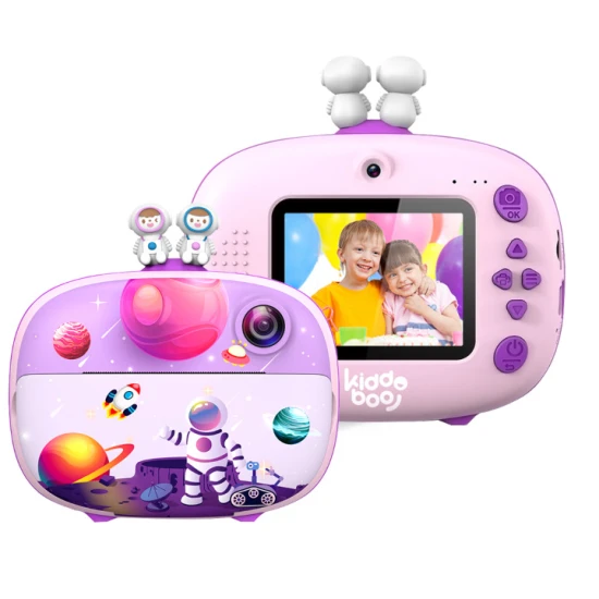 Detský fotoaparát Kiddoboo FotoFun 2 Space Purple – fialový instantný foťák pre deti s okamžitou tlačou, farebnými fixkami a zábavnými rámikmi na fotografie.