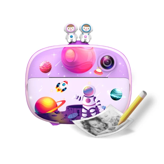 Detský fotoaparát Kiddoboo FotoFun 2 Space Purple – fialový instantný foťák pre deti s okamžitou tlačou, farebnými fixkami a zábavnými rámikmi na fotografie.