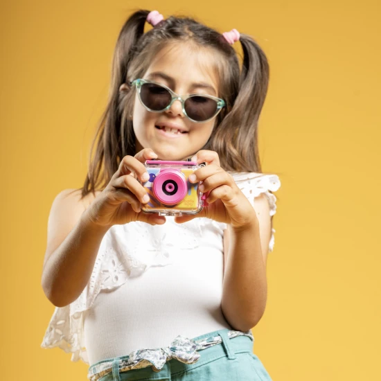 Detská akčná kamera Kiddoboo Splash Pink – ružová vodotesná kamera s otočnou kamerou a príslušenstvom pre malé dobrodružstvá.​