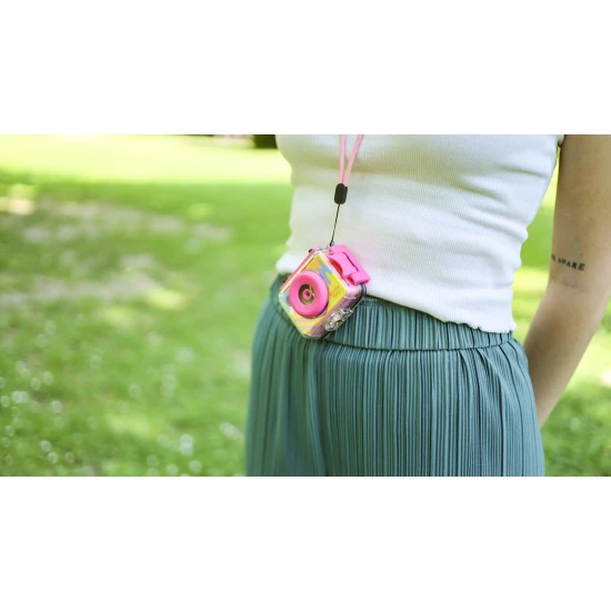 Detská akčná kamera Kiddoboo Splash Pink – ružová vodotesná kamera s otočnou kamerou a príslušenstvom pre malé dobrodružstvá.​