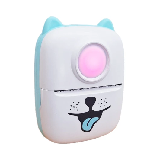 Detská prenosná tlačiareň Kiddoboo FotoPrint – biela tlačiareň s LED osvetlením, samolepiacim papierom a farebnými fixkami pre kreatívnu zábavu.